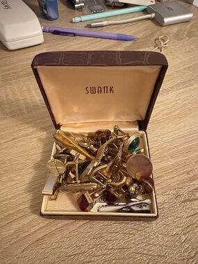 Assorted Gold Tone Men's Cufflinks Set